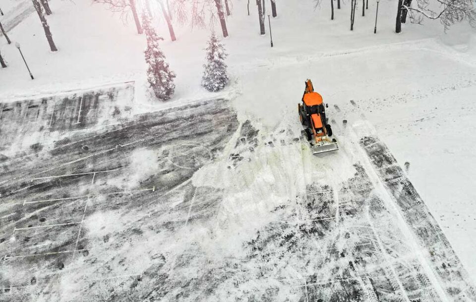 Snow remowal tractor cleans street from snow
